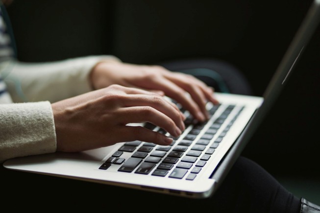 How Writers Can Preserve Their Voice While Using AI Tools